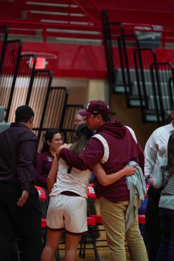 mathis-london-girls-basketball-playoffs00116